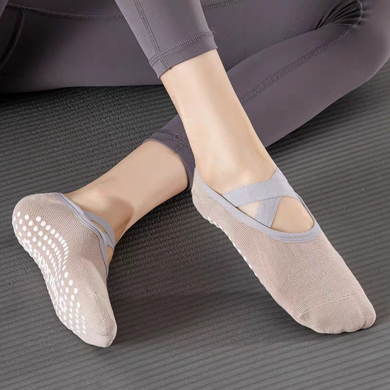 Professional Women Yoga Sock S - огляд і ціна Yoga & Fitness Classes By Niharika Zirakpur Reviews